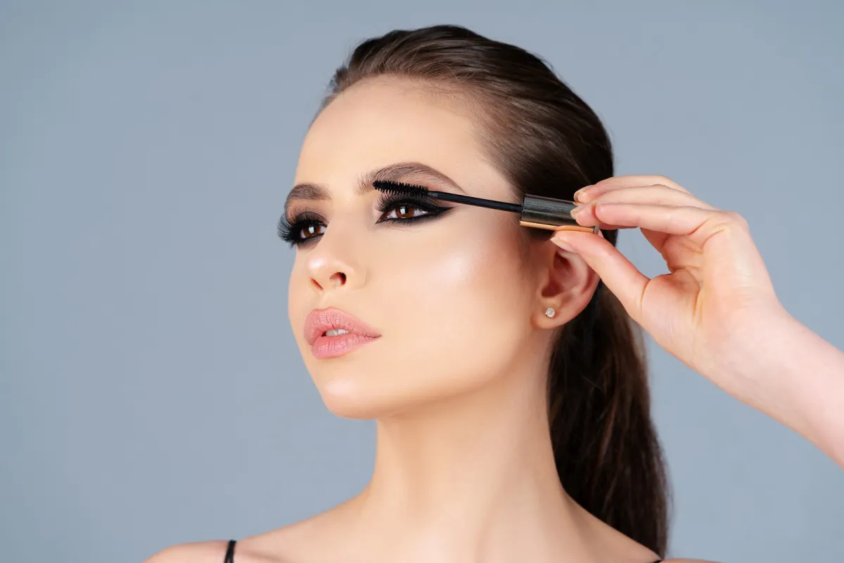 حيل مكياج تمنحك بشرة مثالية