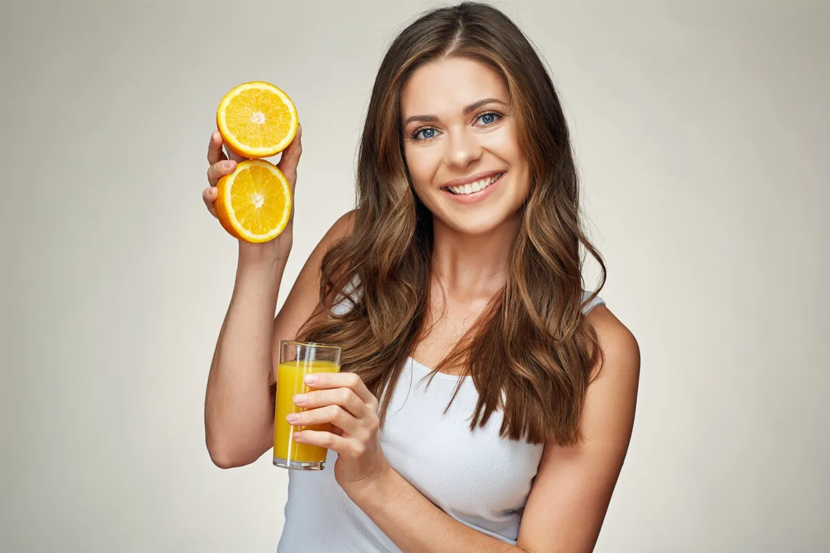عصير البرتقال غني بشكل طبيعي بفيتامين سي C