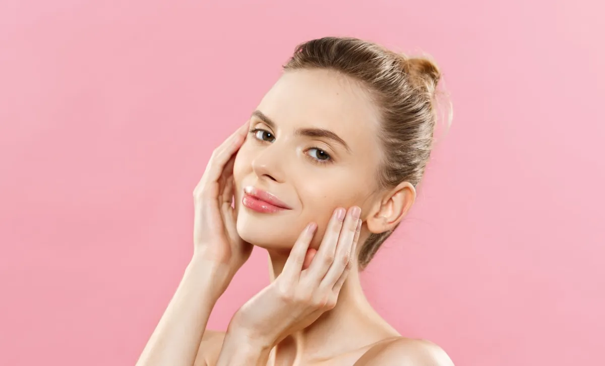 ما هي مستحضرات العناية بالبشرة الأساسية