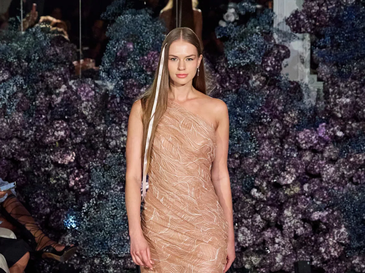 فستان من كريستيان سيريانو Christian Siriano - الصورة من Launchmetrics/Spotlight ©