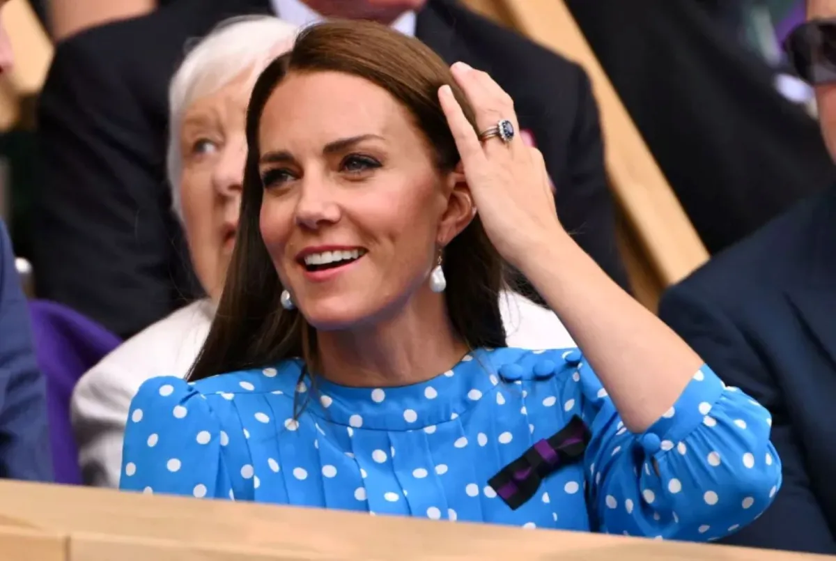 كاثرين (كيت ميدلتون) في نادي عموم إنجلترا للتنس في ويمبلدون، جنوب غرب لندن (Catherine at The All England Tennis Club in Wimbledon, southwest London). مصدر الصورة: SEBASTIEN BOZON / AFP