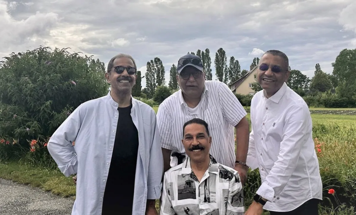 عبدالله الرويشد برفقة اصدقاءه زبير خليفة العميري إبراهيم المسعود وصالح أمان- الصورة من صفحة زبير العميري على منصة اكس