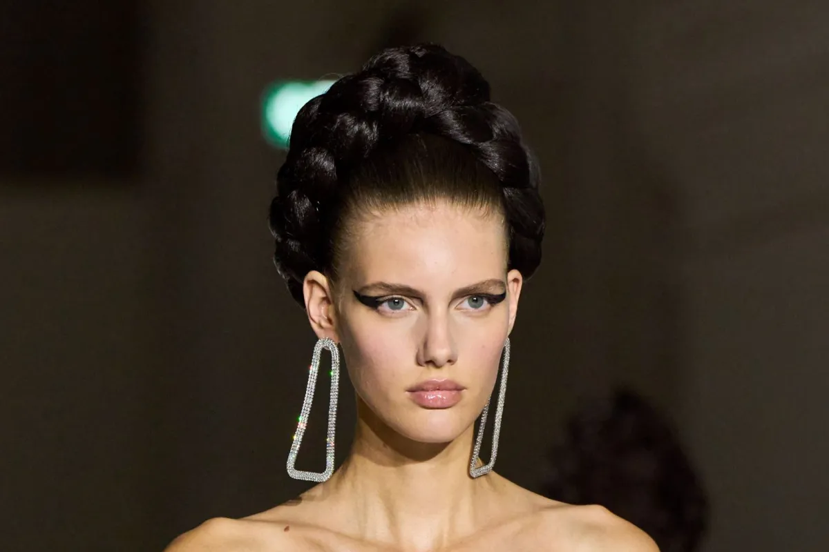 طريقة رفع الوجه بالمكياج كالمحترفين بخطوات سهلة وبسيطة