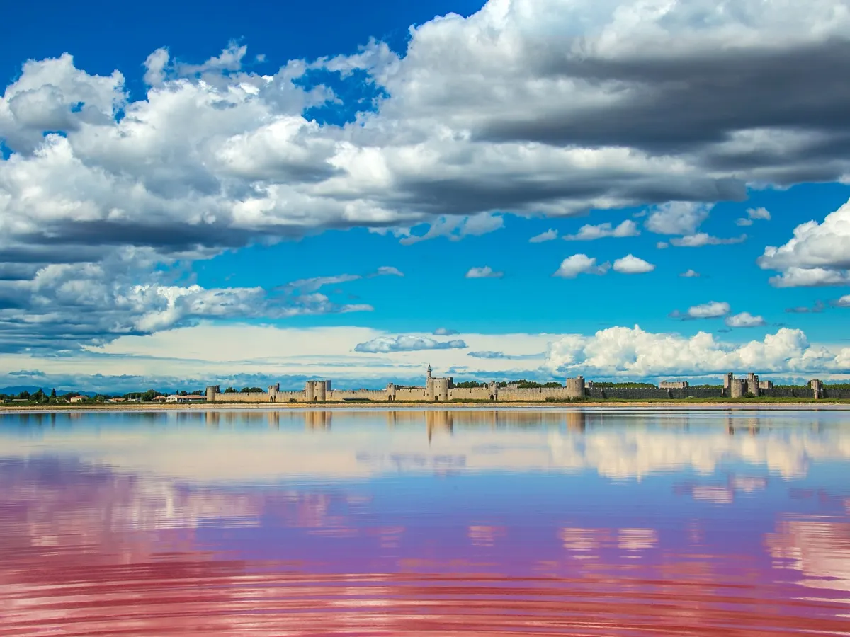 استخراج الملح الطبيعي في الجنوب الفرنسي Aigues-Mortes Salines
