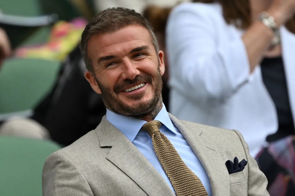 ديفيد بيكهام في نادي عموم إنجلترا للتنس والكروكيه في ويمبلدون، جنوب غرب لندن (David Beckham at The All England Lawn Tennis and Croquet Club in Wimbledon, southwest London). مصدر الصورة: Glyn KIRK / AFP