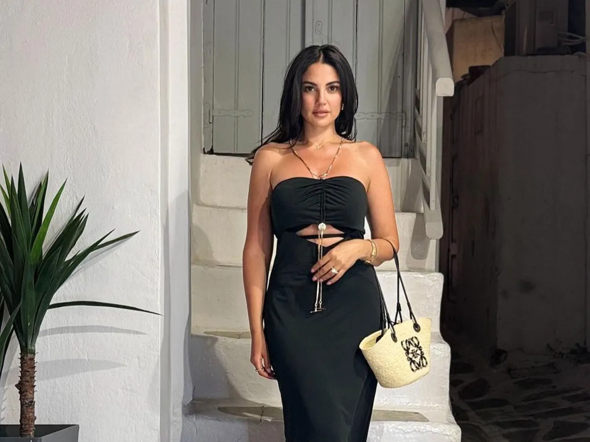 درة زروق بفستان أسود وحقيبة قش - الصورة من حسابها على انستغرام