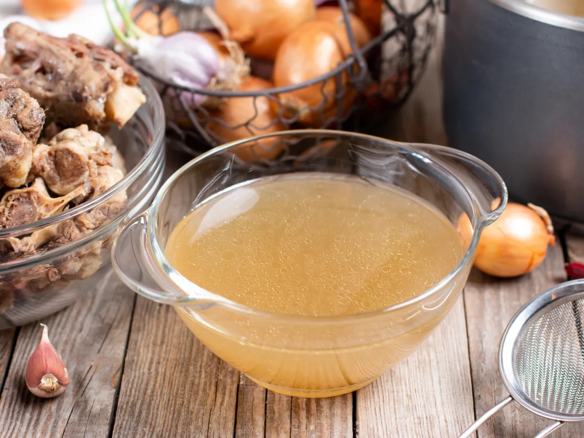 تلعب شوربة مرق العظام دوراً كبيراً في تحسين صحة المفاصل