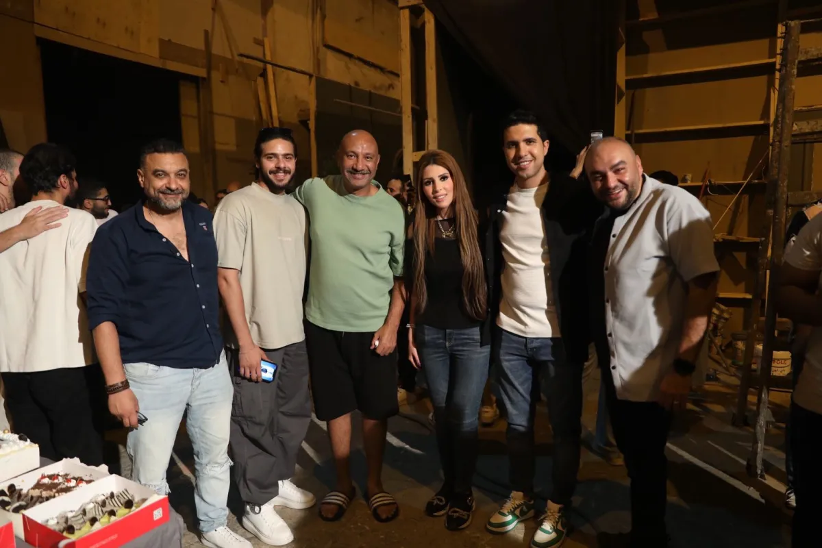 احتفال أبطال فيلم قصر الباشا بانتهاء تصويره -الصورة من المركز الإعلامي للفيلم