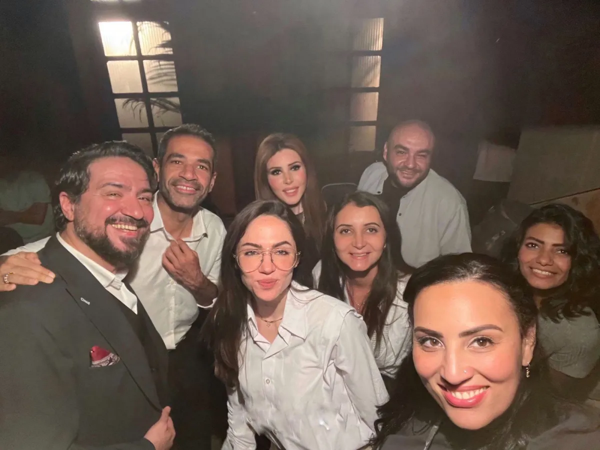 احتفال أبطال فيلم قصر الباشا بانتهاء تصويره -الصورة من المركز الإعلامي للفيلم