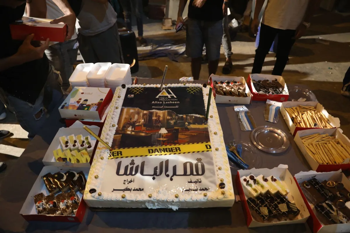 احتفال أبطال فيلم قصر الباشا بانتهاء تصويره -الصورة من المركز الإعلامي للفيلم