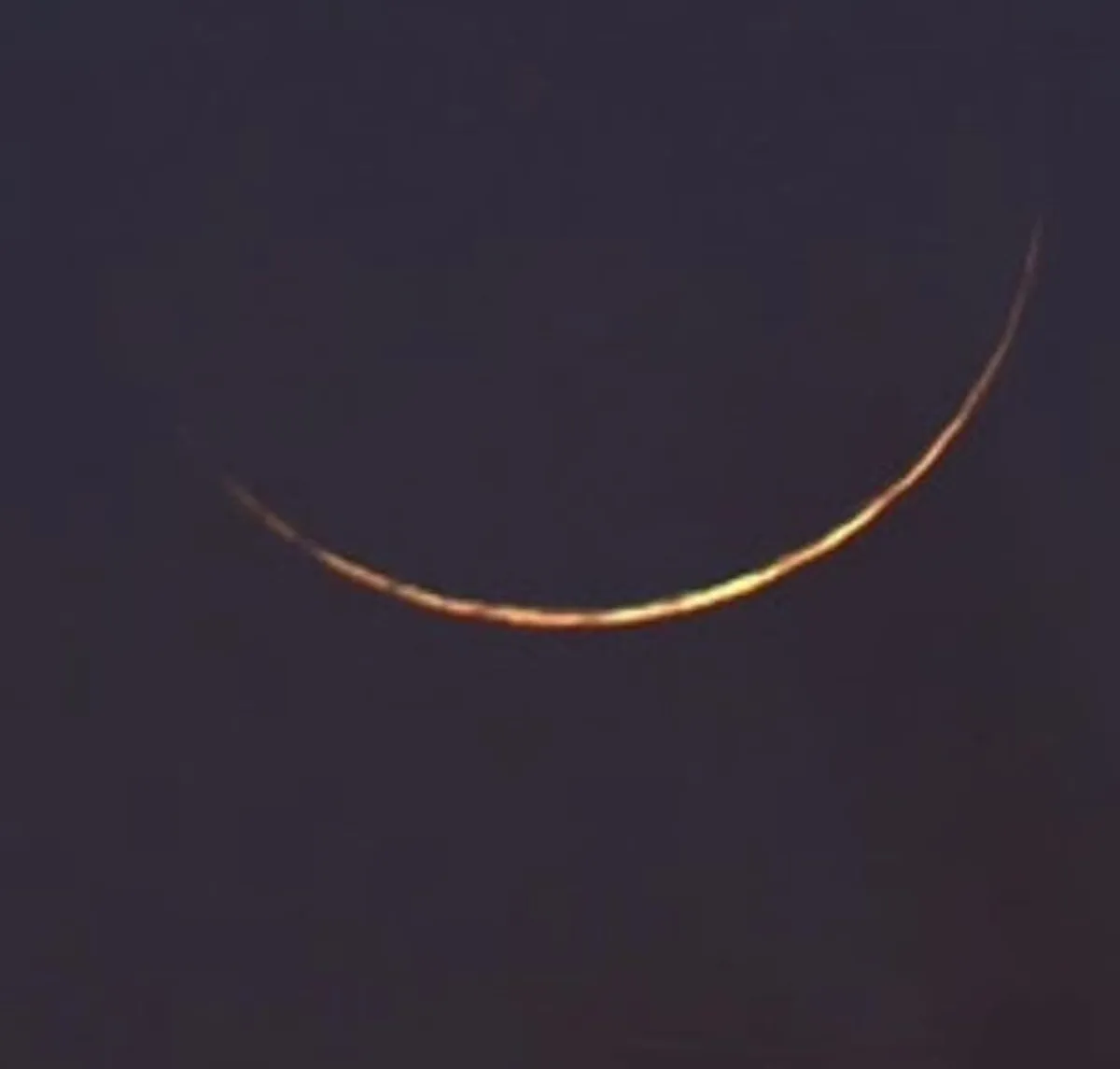 فلكية جدة: هلال محرم يشاهد بالعين المجردة مساء اليوم في سماء السعودية والوطن العربي