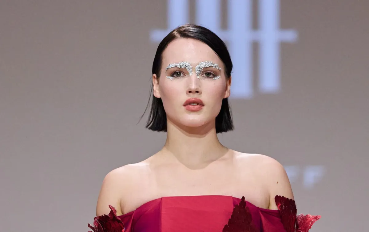 تطبيق مكياج عيون