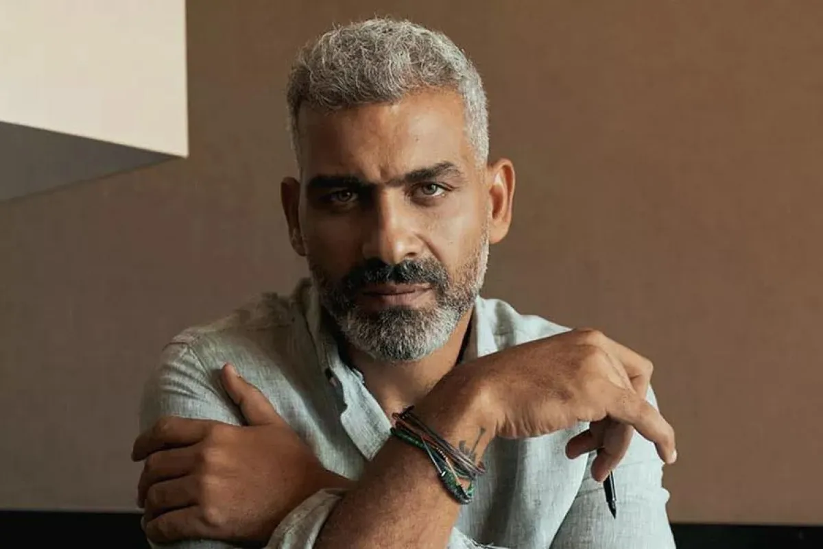 هاني عادل- الصورة من صفحته الرسمية على فيسبوك