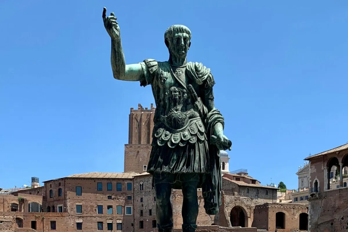 تمثال يوليوس قيصر