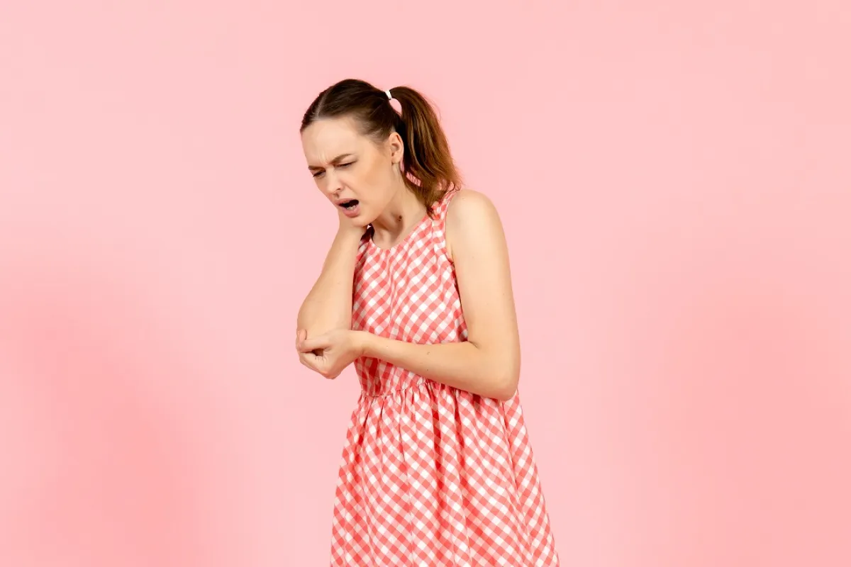 يبقى الفيروس في الجسم لمدة أسبوعين على الأقل