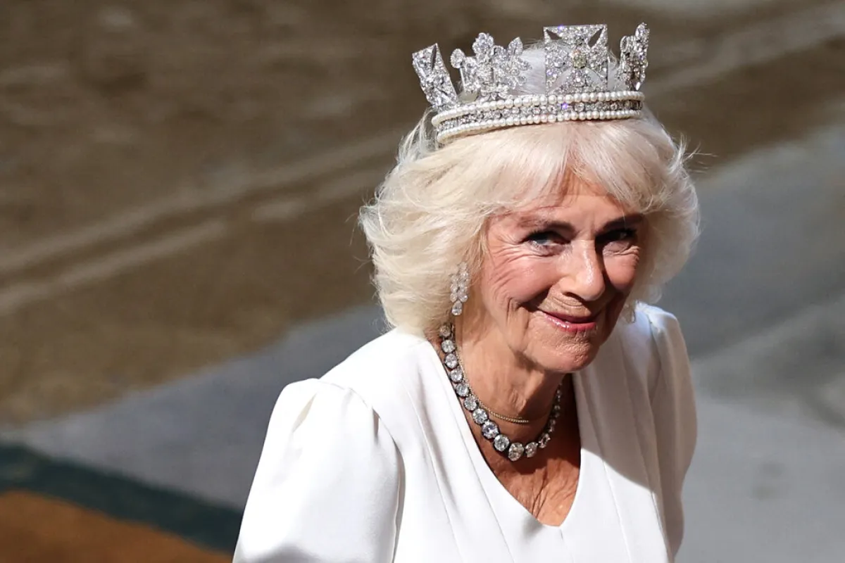 الملكة كاميلا Queen Camilla أمام البرلمان (مصدر الصورة:  Chris Jackson / POOL / AFP)