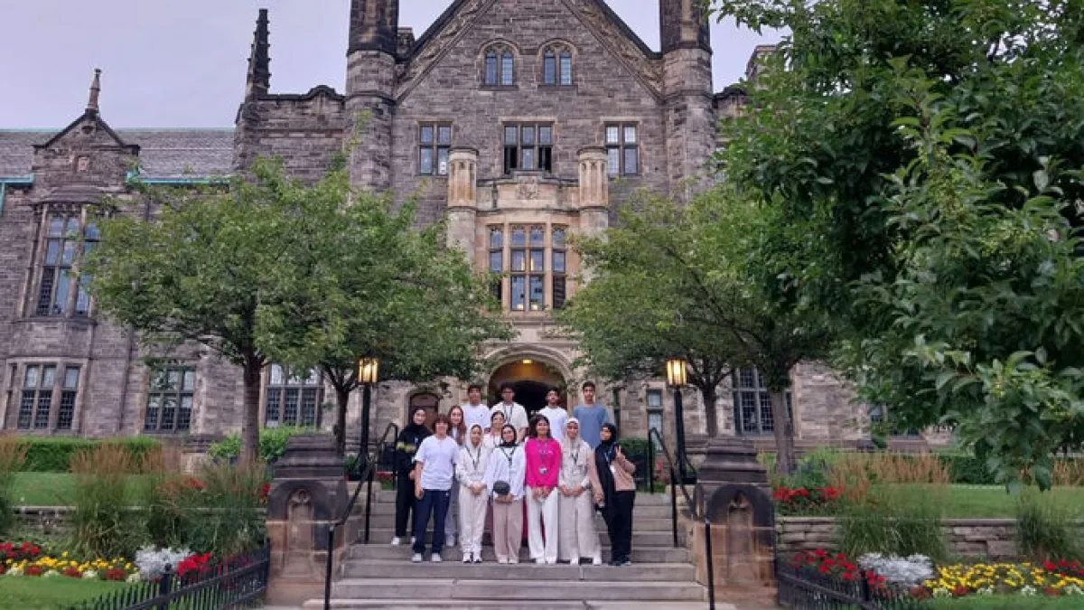  البرنامج الجامعي الصيفي للطلبة الإماراتيين المتفوقين. الصورة من مكتب أبوظبي الإعلامي