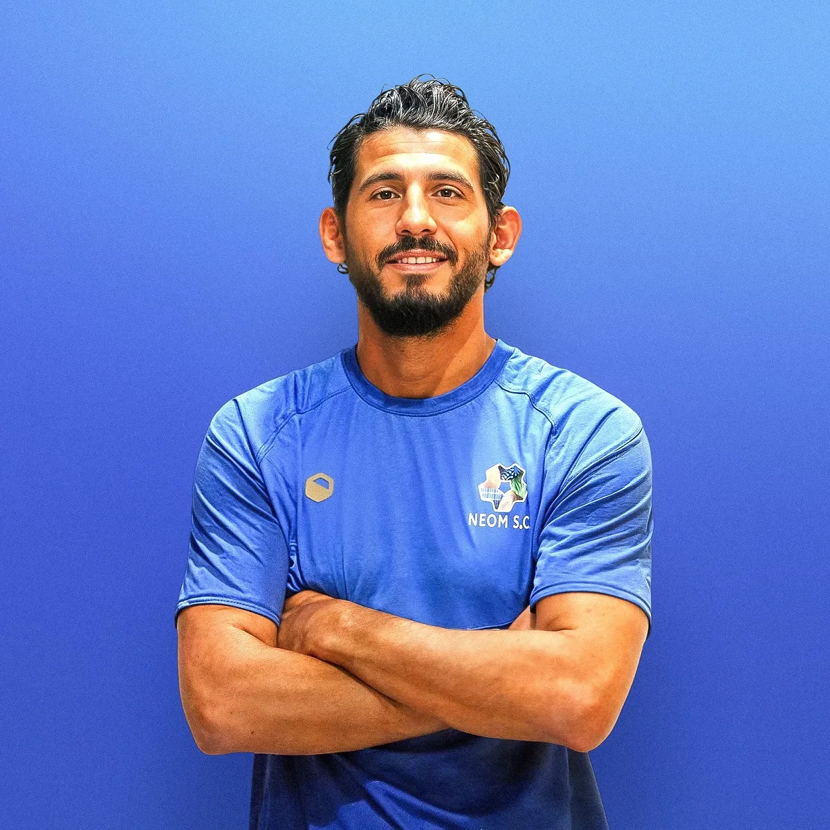 أحمد حجازي رسمياً في صفوف نادي نيوم الرياضي - الصورة من حساب نادي نيوم الرياضي على إكس
