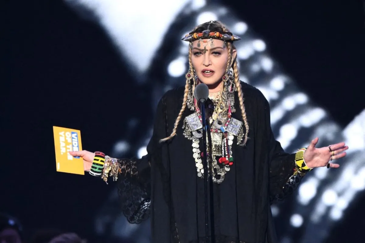 مادونا في قاعة موسيقى راديو سيتي في مدينة نيويورك (Madonna at Radio City Music Hall in New York City). مصدر الصورة: Michael Loccisano/Getty Images for MTV/AFP
