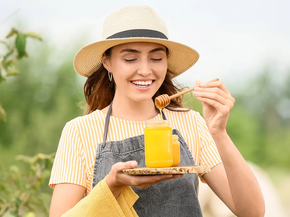 الجميع يعلم أن العسل يملك فوائد صحية منوّعة