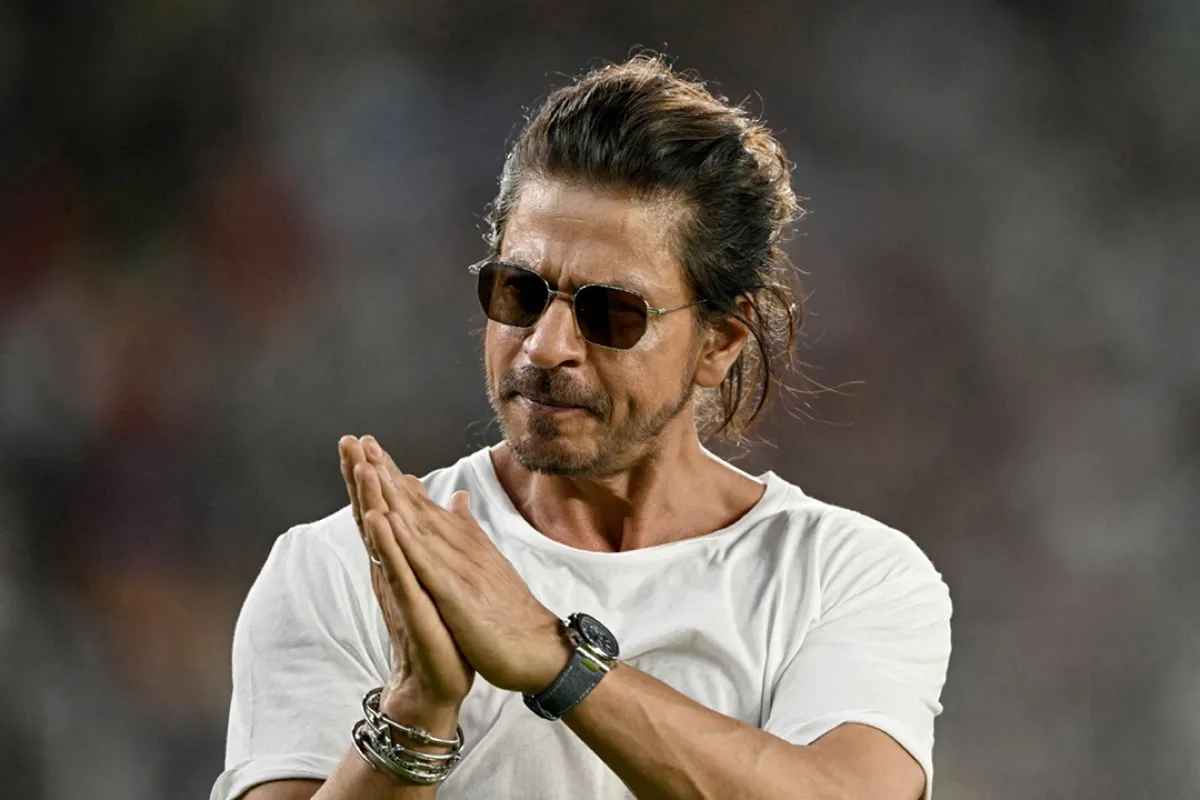 شاروخان في ملعب ناريندرا مودي في أحمداباد (Shah Rukh Khan in the Narendra Modi Stadium of Ahmedabad). مصدر الصورة: Punit PARANJPE / AFP