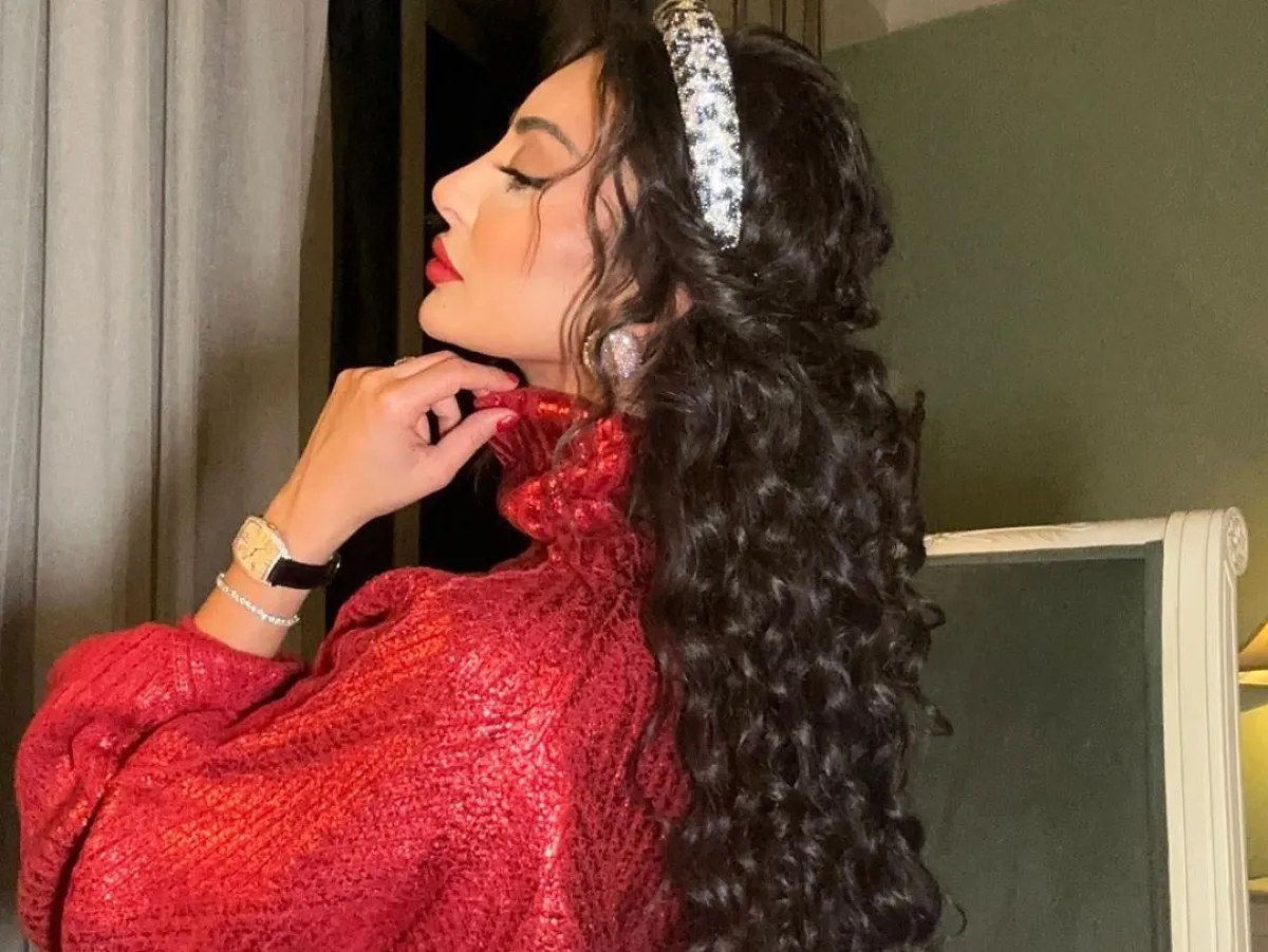 تسريحات شعر كيرلي من النجمات للمناسبات