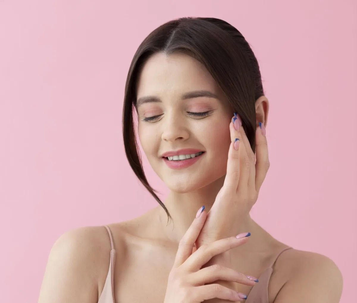 أفضل طريقة لإزالة شعر الوجه.. دليل شامل للمرأة