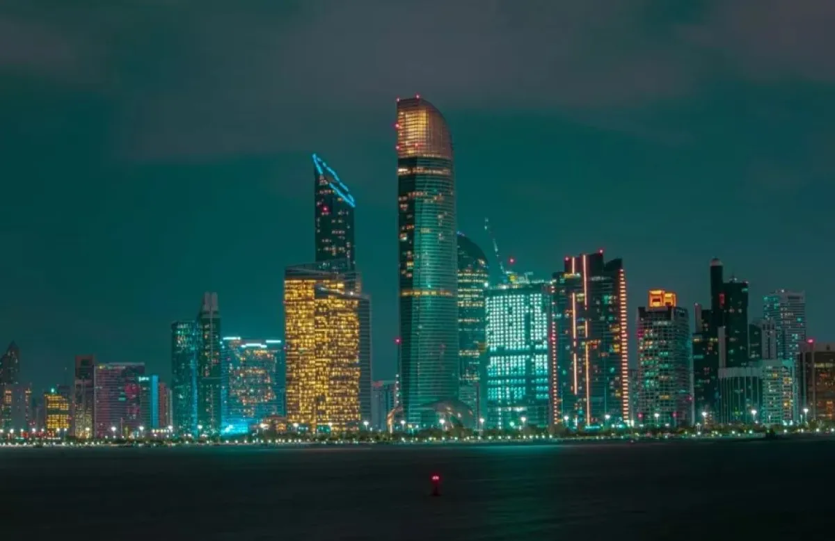 مدينة أبوظبي. الصورة من موقع unsplash