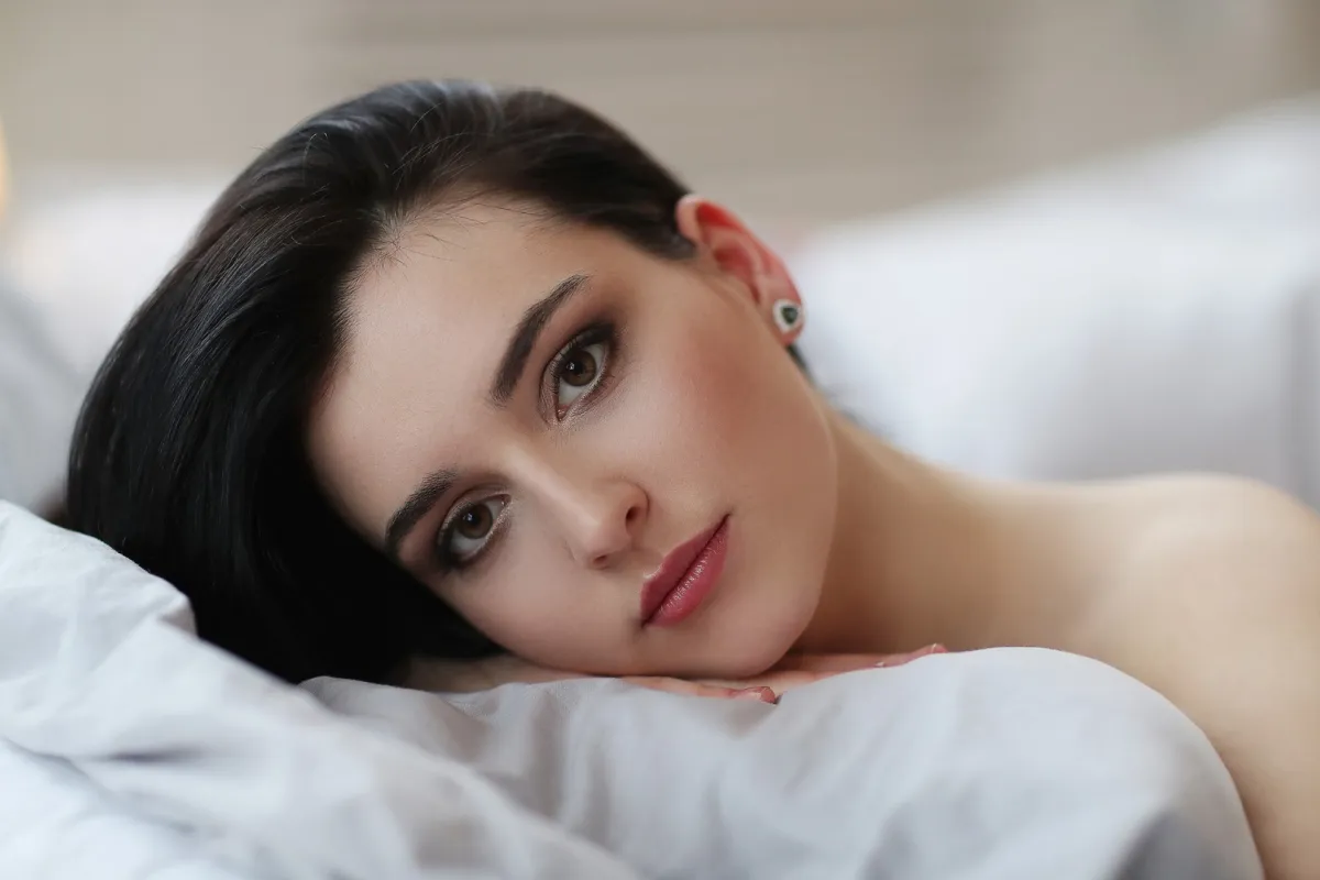 النوم على الوجه