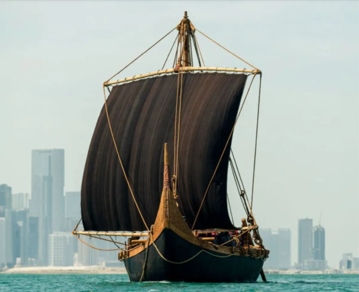  إحياء قارب ماجان يعود تاريخه لـ2100 سنة قبل الميلاد - الصورة من مكتب أبوظبي الإعلامي