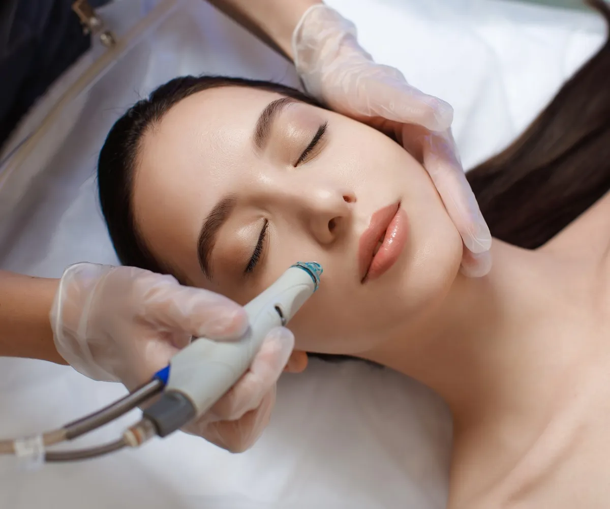 أفضل تقنيات تجميلية لفصل الصيف