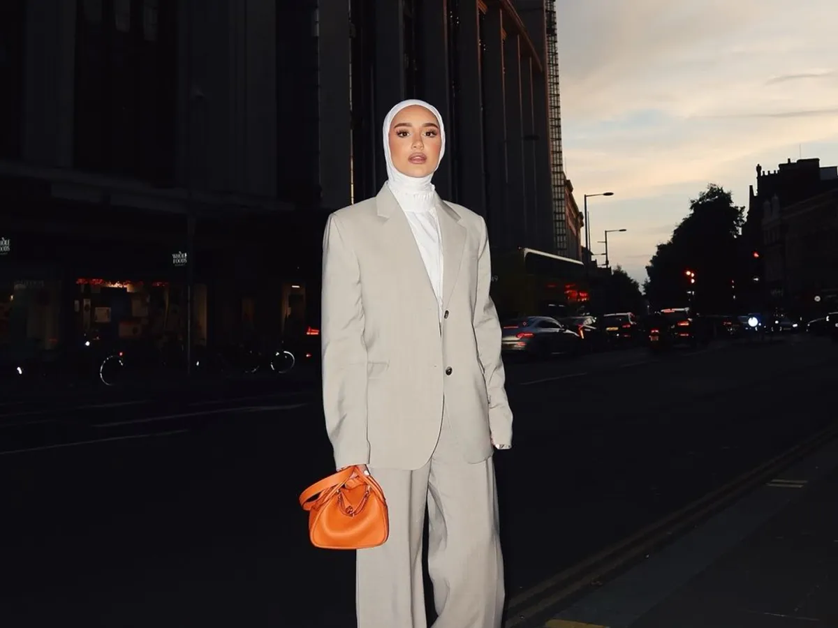 مدونة الموضة دلال الدوب - الصورة من حسابها على إنستغرام