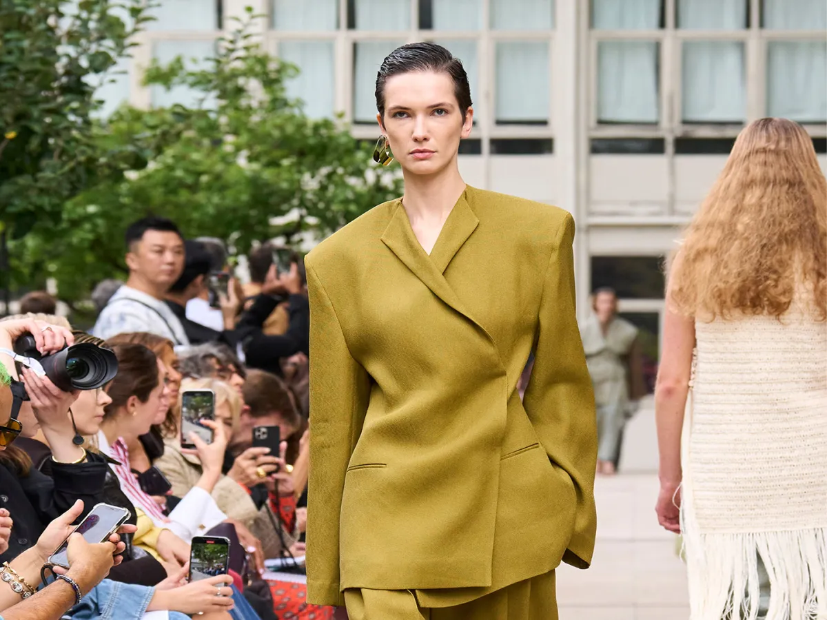 بدلة من كالكاتيرا Calcaterra- الصورة من Launchmetrics/Spotlight ©