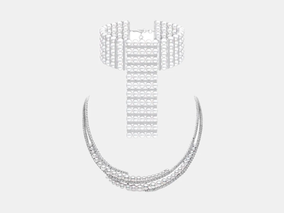 عقود لؤلؤ أبيض