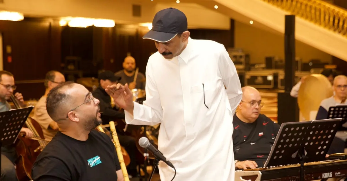 عبادي الجوهرأثناء البروفات -الصورة من المركز الإعلامي لشركة بنش مارك