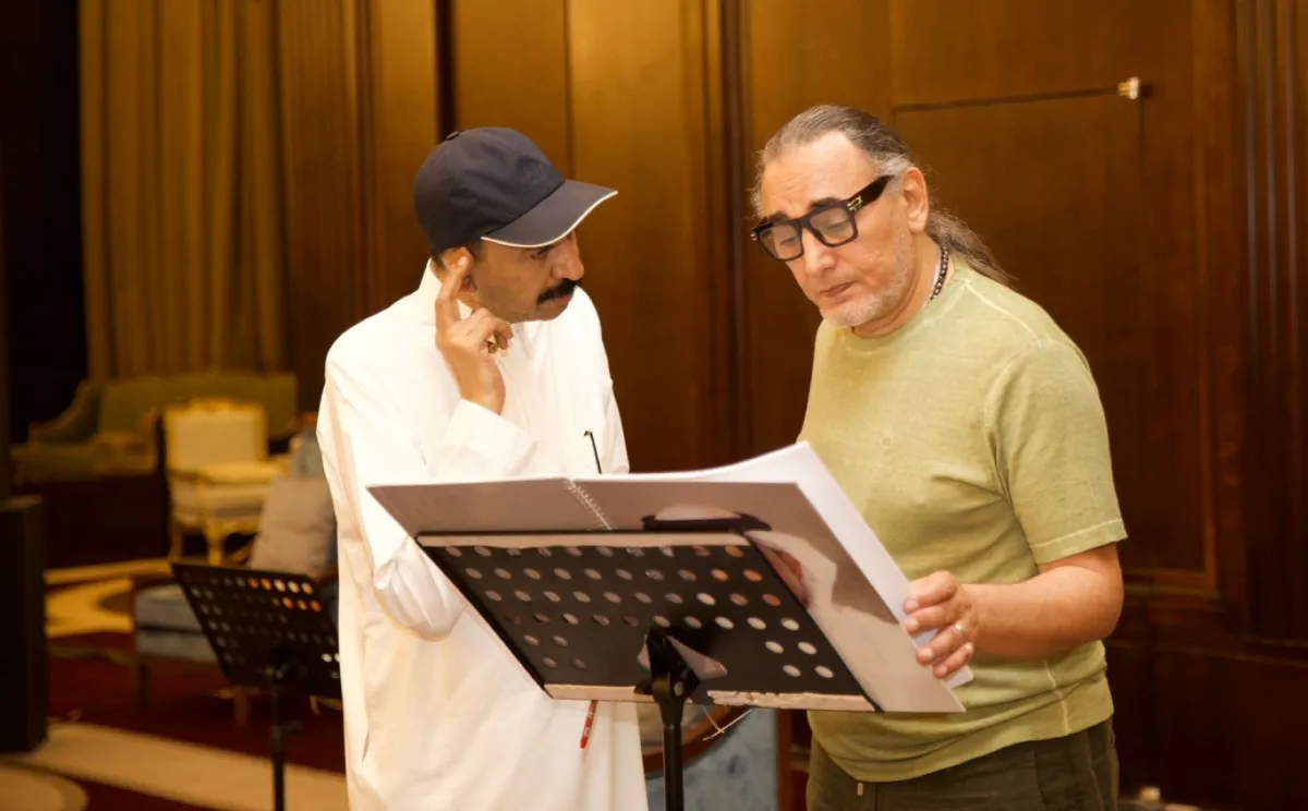 عبادي الجوهر وأمير عبد المجيد أثناء  البروفات -الصورة من المركز الإعلامي لشركة بنش مارك