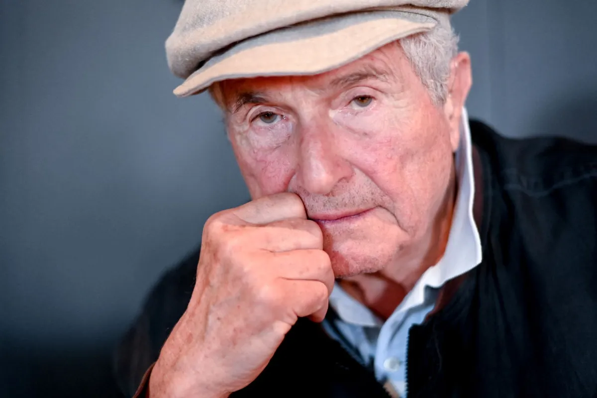 المخرج والمنتج السينمائي الفرنسي كلود ليلوش خلال الدورة العاشرة لمهرجان لابول للسينما والموسيقى French film director and producer Claude Lelouch during the 10th edition of La Baule Film and Music Festival- مصدر الصورة: (Photo by Sebastien Salom-Gomis / AFP)