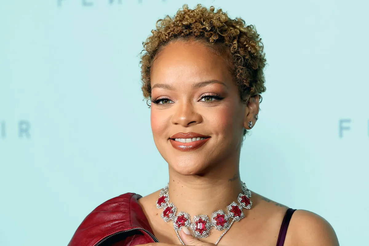 ريهانا Rihanna في حفل Fenty Hair (مصدر الصورة: Leon Bennett / GETTY IMAGES NORTH AMERICA / Getty Images via AFP) RELATED CONTENT