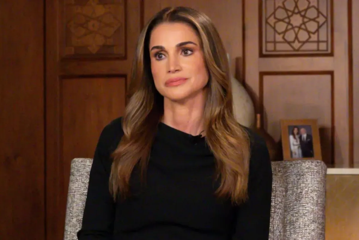 الملكة رانيا في مقابلة حصرية مع شبكة "سي إن إن" من عمان (Queen Rania in an exclusive CNN interview from Amman). مصدر الصورة: QUEEN RANIA'S OFFICE / AFP