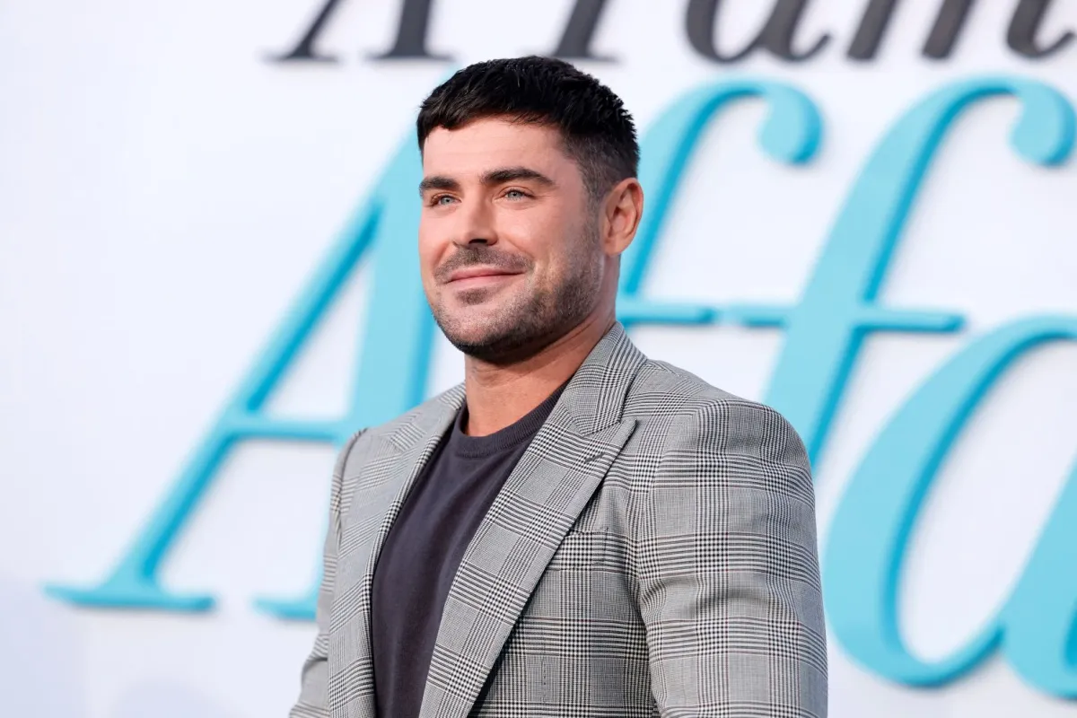 زاك إيفرون في مسرح هوليوود المصري في لوس أنجلوس، كاليفورنيا (Zac Efron at The Egyptian Theatre Hollywood in Los Angeles, California). مصدر الصورة: Emma McIntyre/Getty Images/AFP