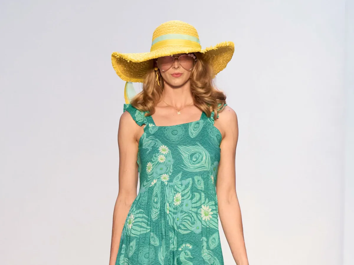 فستان أخضر منقوش من Oxford fashion studio-  الصورة من Launchmetrics/Spotlight ©