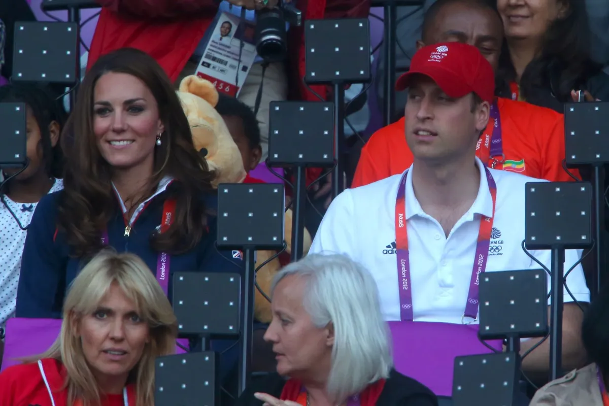 كاثرين (كيت ميدلتون) والأمير ويليام في الإستاد الأوليمبي في لندن، إنجلترا (Catherine and Prince William at Olympic Stadium in London, England). مصدر الصورة: Alexander Hassenstein/Getty Images