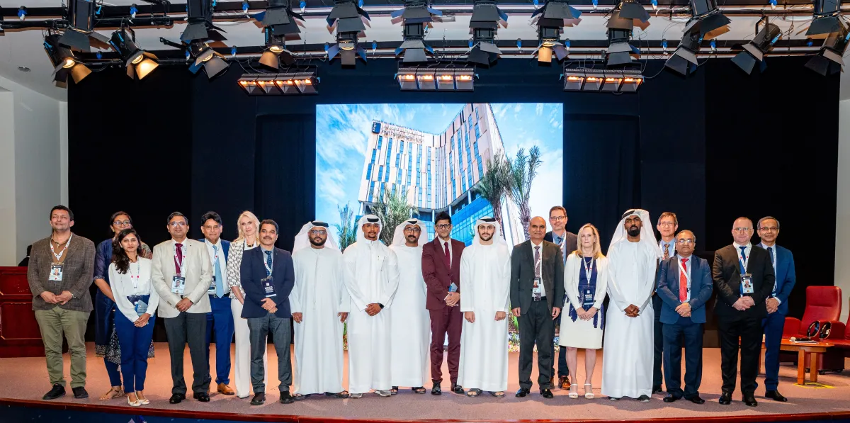 افتتاح أول عيادة متنقلة لمرضى الباركنسون في الإمارات بحضور نخبة من الأطباء المحليين والدوليين المتخصصين. الصورة من الحساب الرسمي لشرطة دبي على منصة x