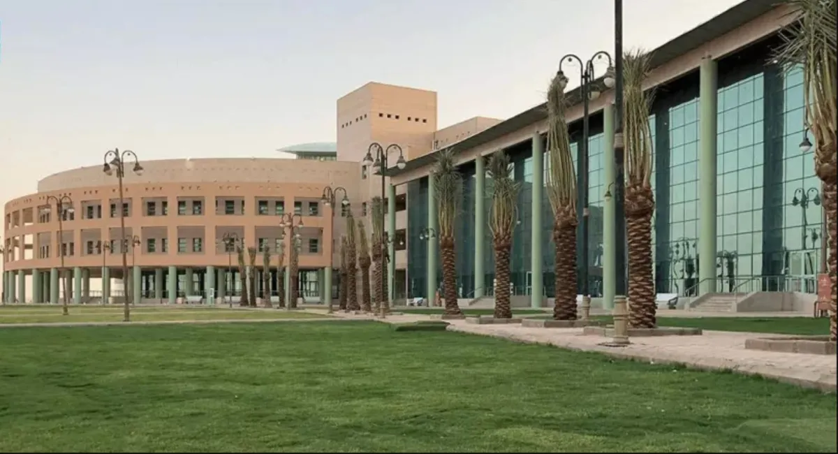 جامعة الحدود الشمالية تعتمد نظام الفصلين الدراسيين لعام 1446هـ