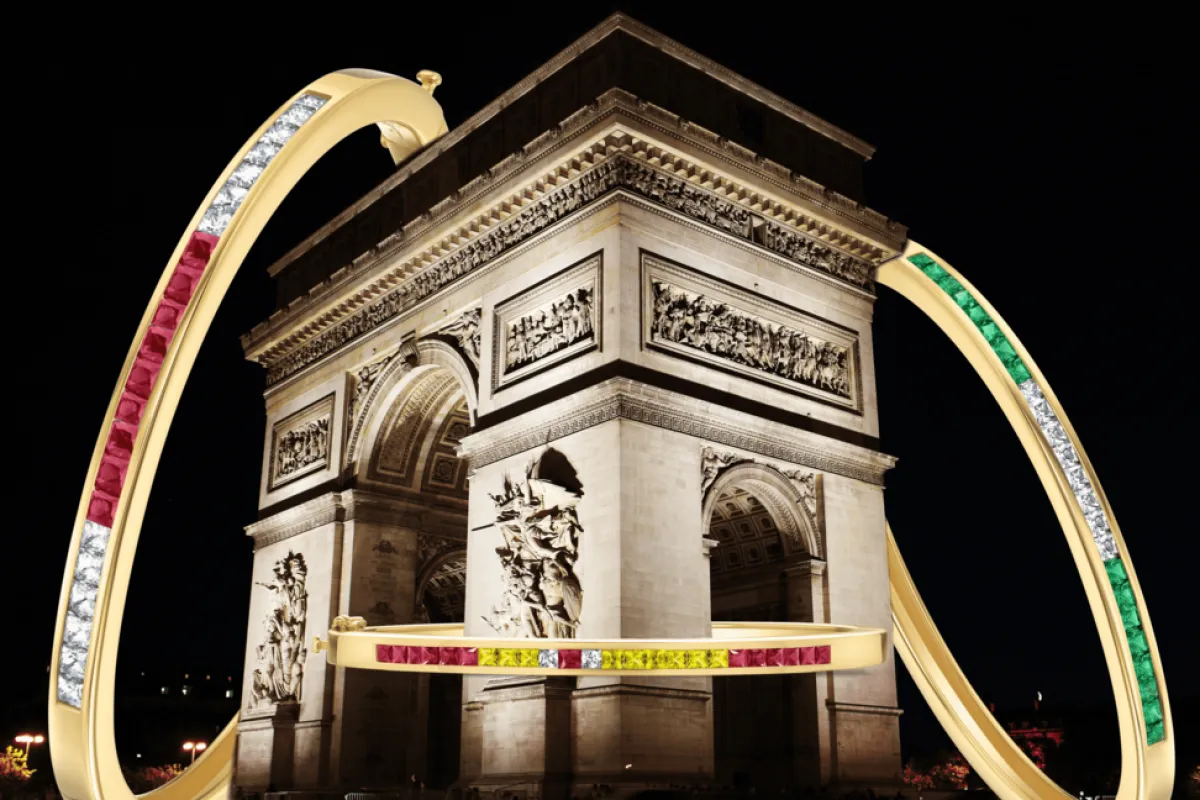 قوس النصر مع مجوهرات أليسون كويد المستوحاة من الألعاب الأولمبية - الصورة من المكتب الإعلامي للعلامة 