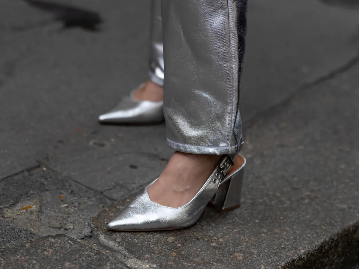 حذاء فضي من الستريت ستايل - الصورة من Launchmetrics/Spotlight ©