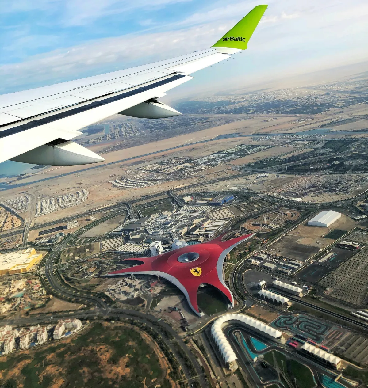 عالم فراري أبوظبي. الصورة من موقع unsplash