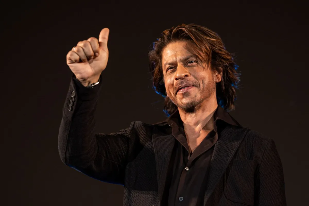 شاروخان يحضر مهرجان لوكارنو السينمائي السابع والسبعين في لوكارنو بسويسرا (Shah Rukh Khan attends the 77th Locarno Film Festival in Locarno, Switzerland). مصدر الصورة: Alessandro Levati/Getty Images