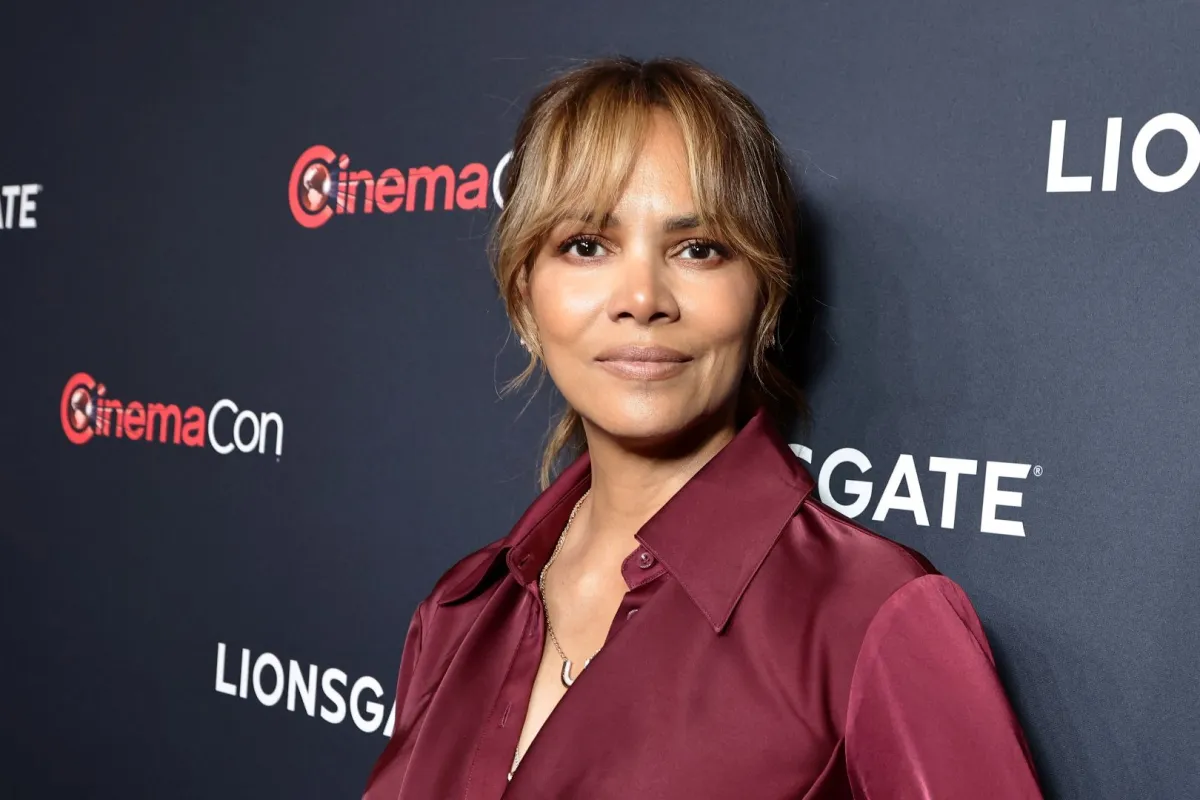 هالي بيري في قصر سيزرز في لاس فيغاس، نيفادا (Halle Berry at Caesars Palace in Las Vegas, Nevada). مصدر الصورة: Greg Doherty/Getty Images for Lionsgate/AFP