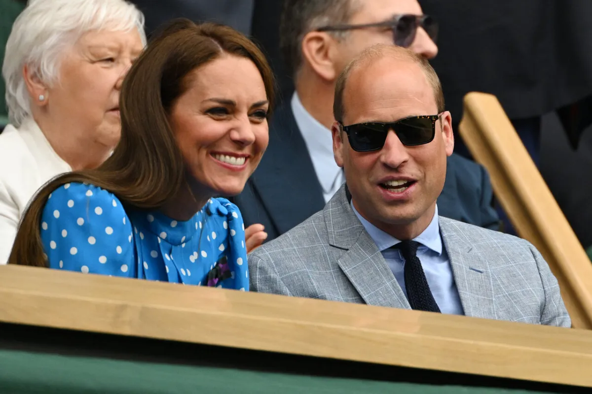 الأمير ويليام وكيت ميدلتون Britain's Catherine and Prince William في الصندوق الملكي الخاص ببطولة ويمبلدون (مصدر الصورة: SEBASTIEN BOZON / AFP)